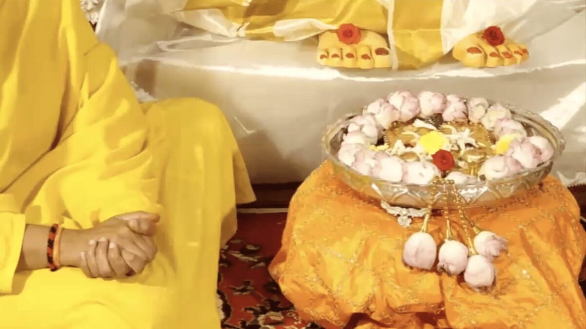 僧侶による毎日の祈りと儀式